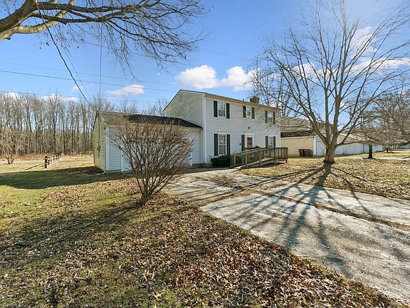 2nd image of 5885 Wade Rd