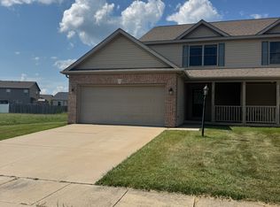 2006 Macon St, Mahomet, IL 61853