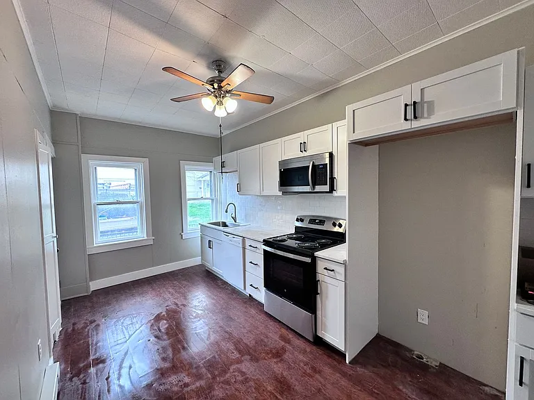 302-308 W Main St — Photo 19