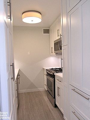 3rd image of 220 E 65th St APT 21A