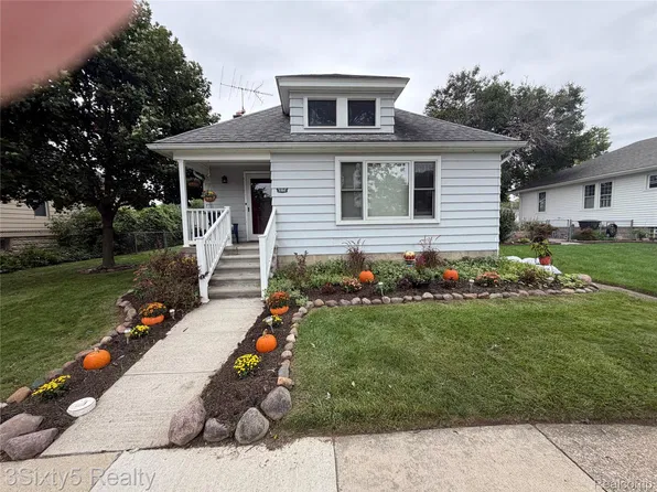 3360 4th St, Trenton, MI 48183