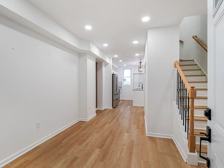 1721 L St NE — Photo 3