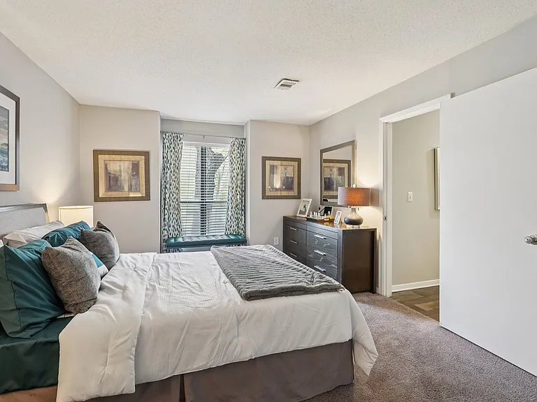 Polo Club Apartments — Photo 21
