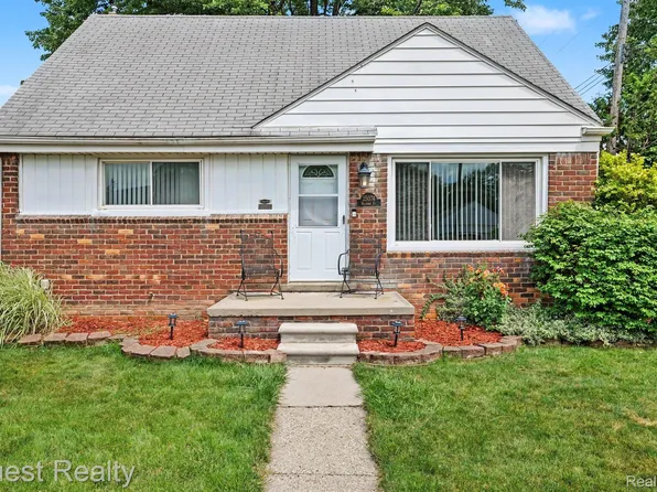 25074 Waldorf St, Roseville, MI 48066