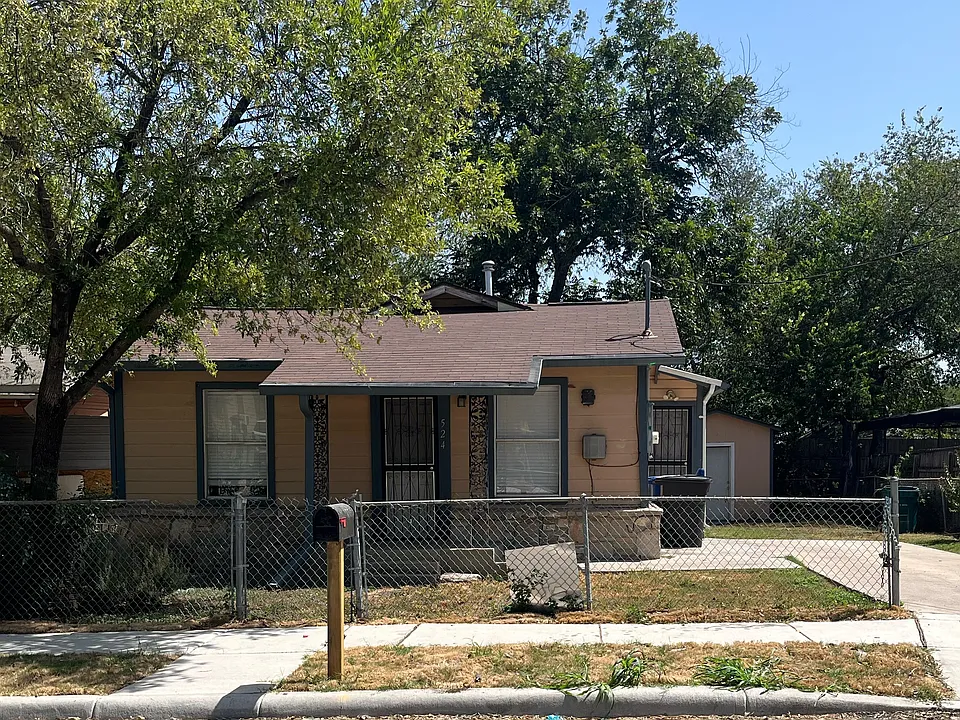 524 N San Dario Ave