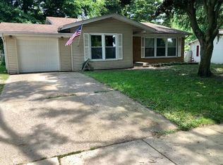 1708 Lucylle Ave, Saint Charles, IL