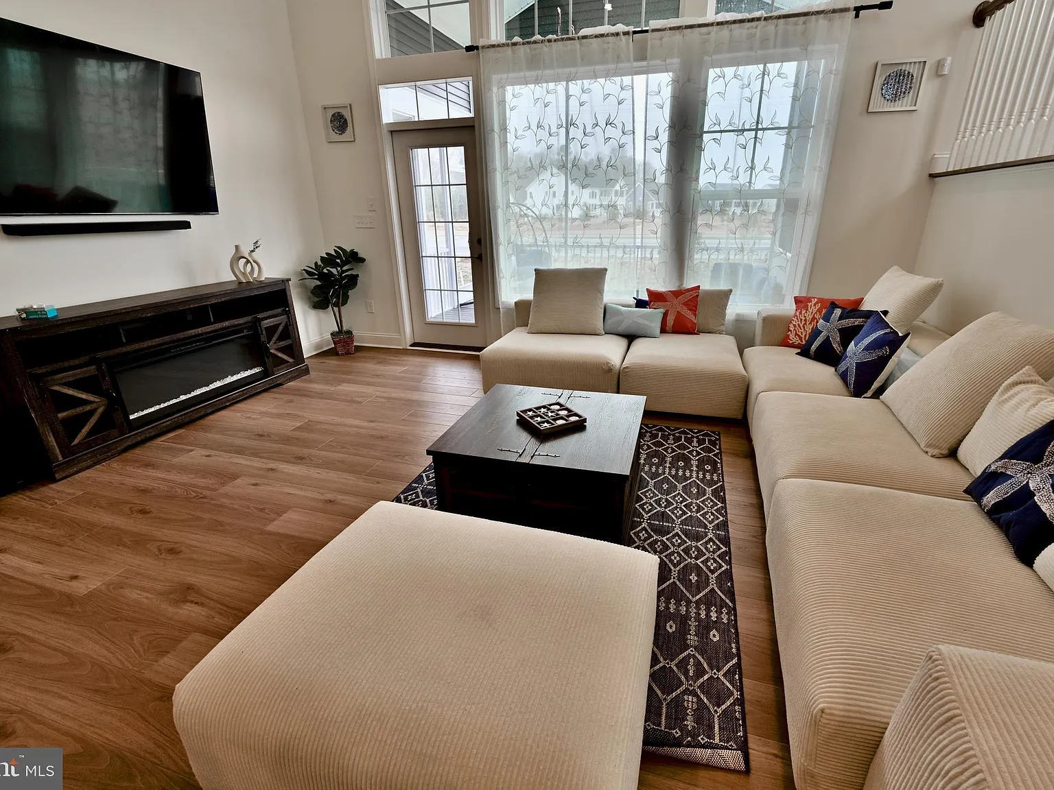 6 bed, 5.0 bath, 3500 sqft, $2,995 — Photo 4