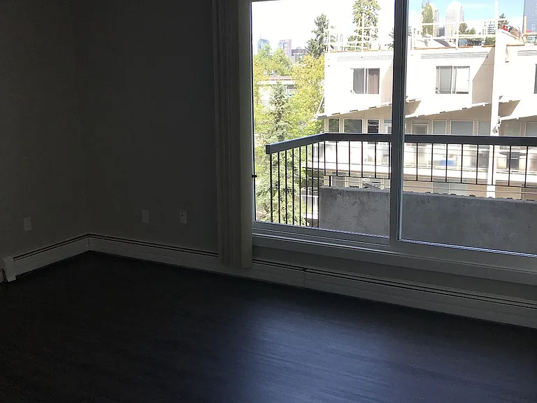 110 25th Ave SW — Photo 41
