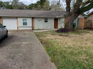 108 Pin Oak St, Lake Jackson, TX 77566