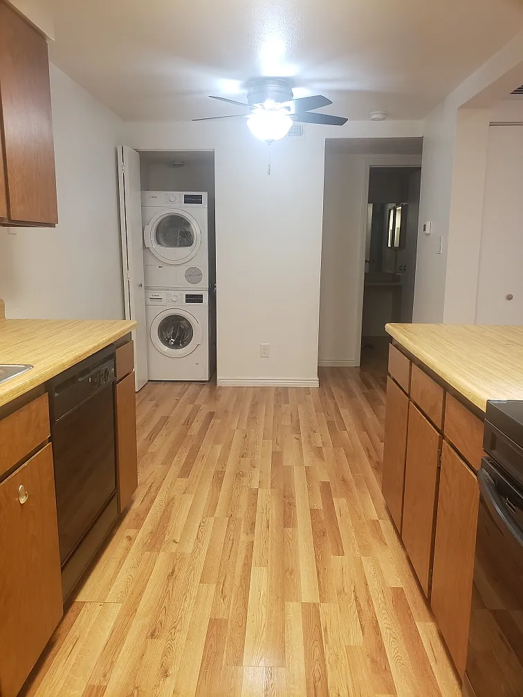 2929 W Floyd Ave — Photo 2