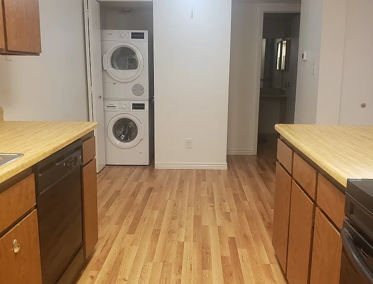 2929 W Floyd Ave — Photo 2