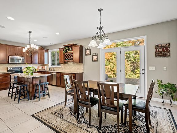 4th image of 2820 Sycamore Creek Dr