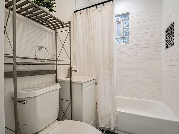 5th image of 4851 W Ainslie St APT 1