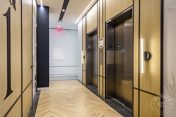 Entry / hallway, photo 1