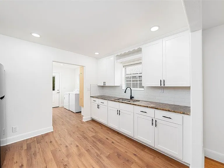 3103 E 16th St — Photo 16