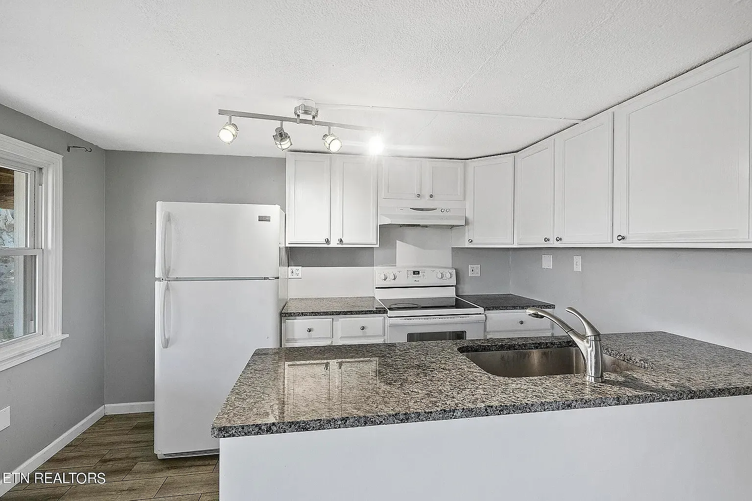 1 bed, 900 sqft, $1,500 — Photo 2