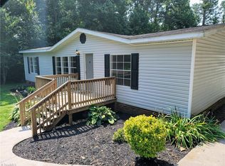 1050 Bowen Rd, Pinnacle, NC 27043