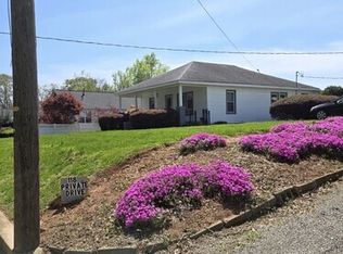 118 Tuckaseege Rd, Mount Holly, NC 28120