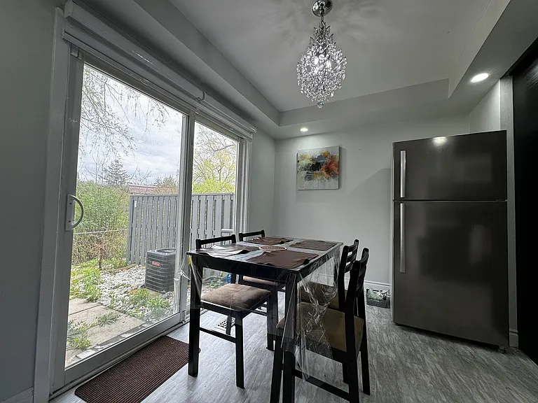 121 University Ave E #2 — Photo 7