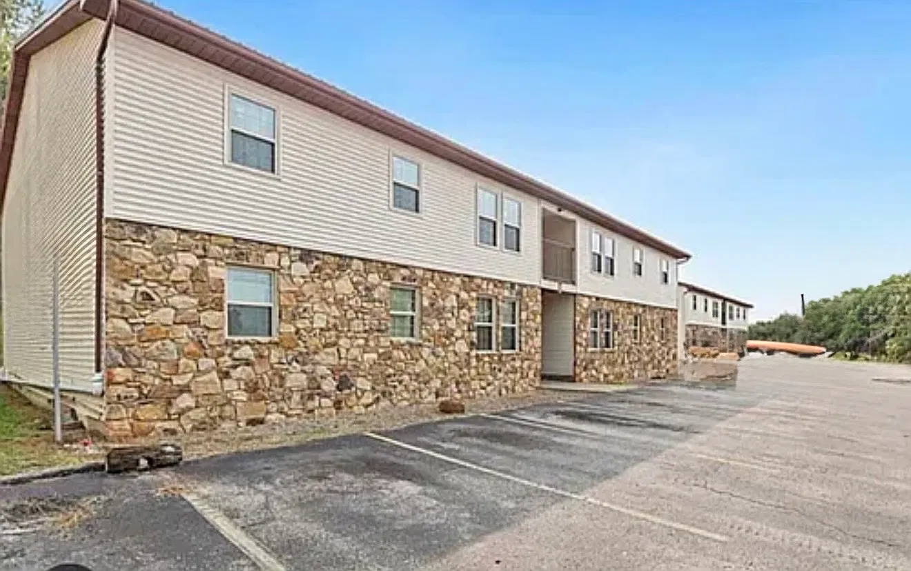 2 bed, 800 sqft, $875 — Photo 1