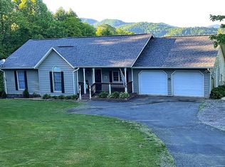 380 Park View Dr, Burnsville, NC 28714