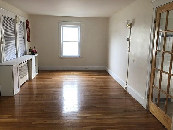 5th image of 33 Clarendon St #0