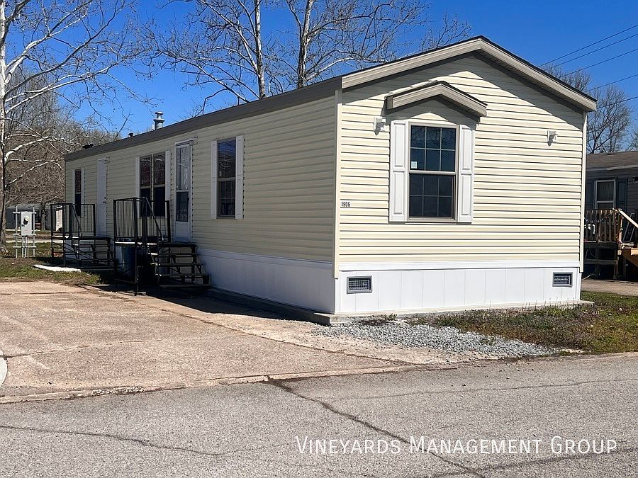 1st image of 1906 Emerson Ave #104
