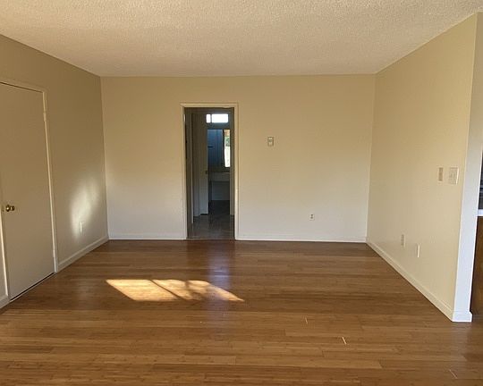 5th image of 3422 Maricopa St #112