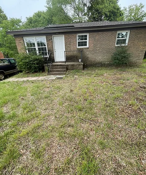 Front of 1018 South Rd