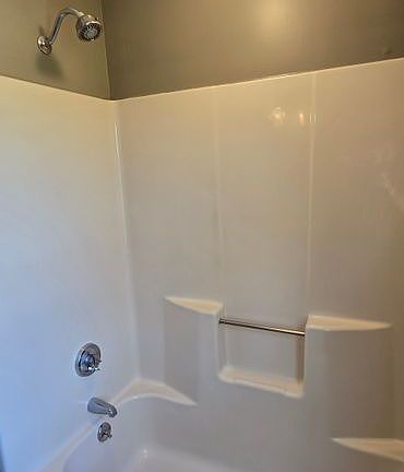 5th image of 184 Middlesex Ave #6