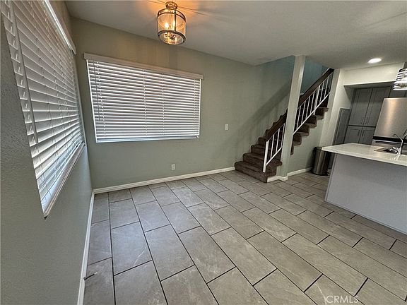 3rd image of 810 W Lambert Rd