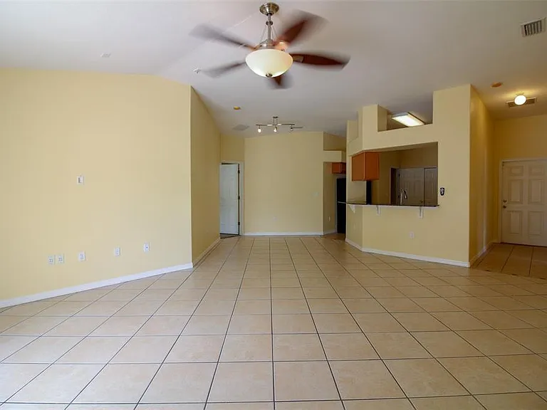 1702 Holton Rd — Photo 4