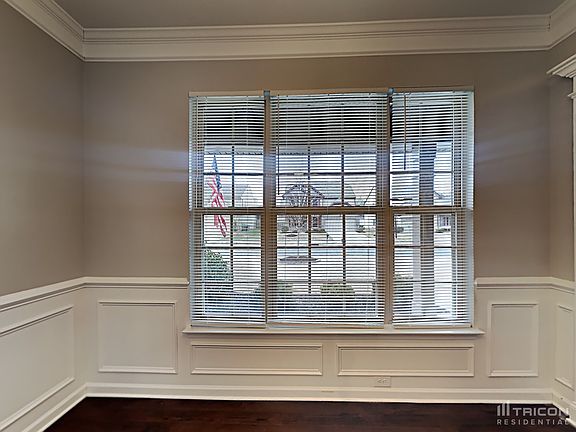 5th image of 504 Augustus Ln