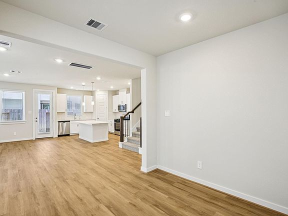 5th image of 708 Sand Dollar Dr