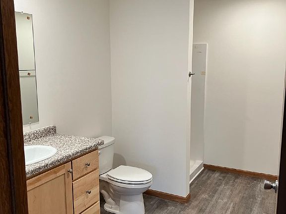 4th image of 231 Railroad St #102
