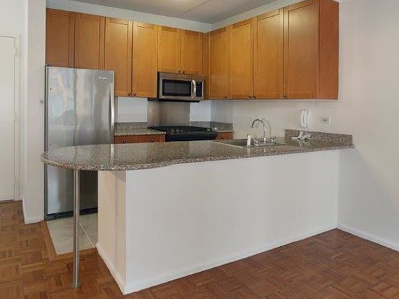 4th image of 95 Worth St #1504