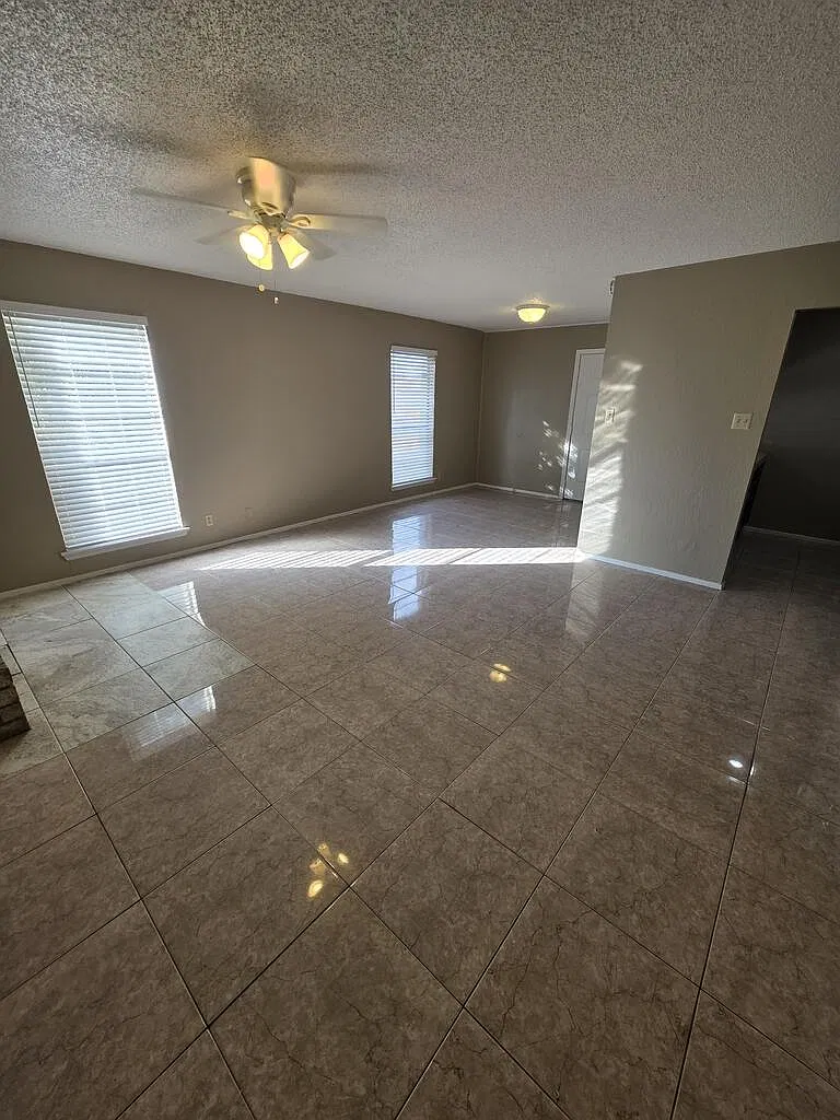 2 bed, 1.0 bath, 984 sqft, $1,400 — Photo 4