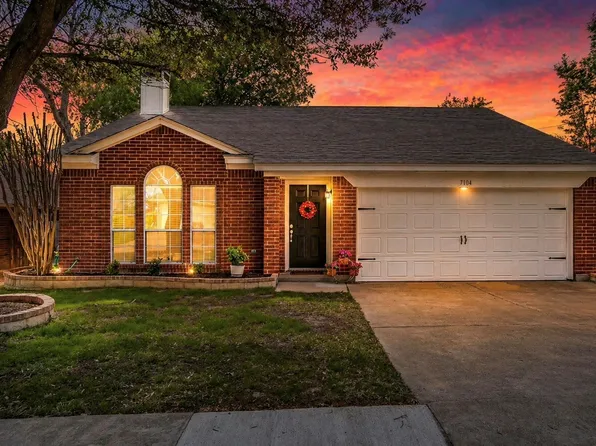 7104 Summerset Dr, Benbrook, TX 76126