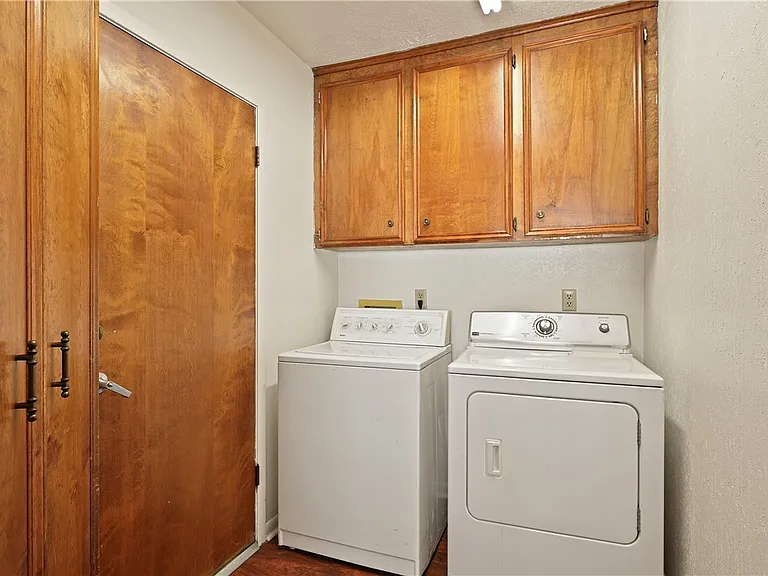 2505 Rustling Oaks Dr — Photo 18