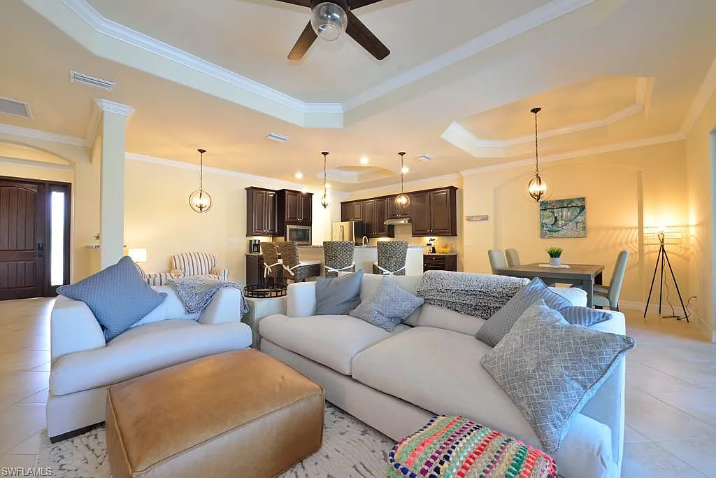 3 bed, 2.0 bath, 1641 sqft, $8,500 — Photo 4