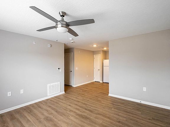 2nd image of 1428 Sharon Ave #5421798