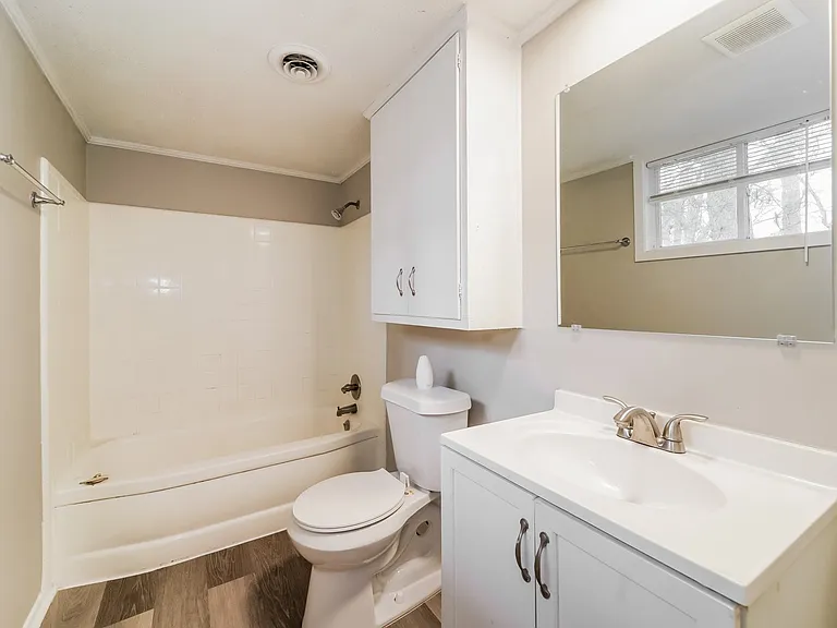 558544_024_main_bathroom_13544156.jpg