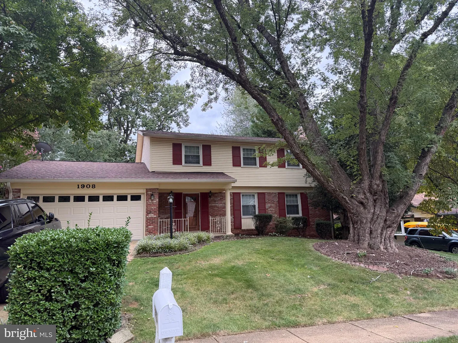 5 bed, 3.5 bath, 2356 sqft, $4,800 — Photo 1