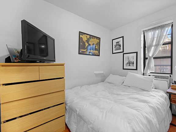 3rd image of 55 Barrow St APT 9