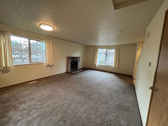4th image of 1300 NE 181st Ave #117