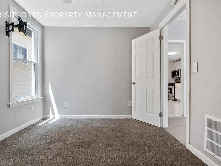 76 Hammerschmidt Ave #LOWER — Photo 8