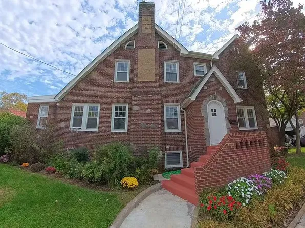 3305 Murray St, Flushing, NY 11354