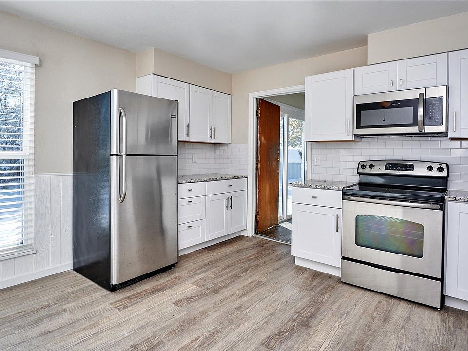 1st image of 3252 S Holland Ct
