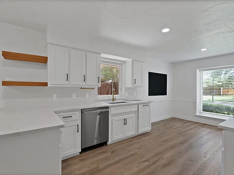 4021 San Mateo Dr — Photo 6