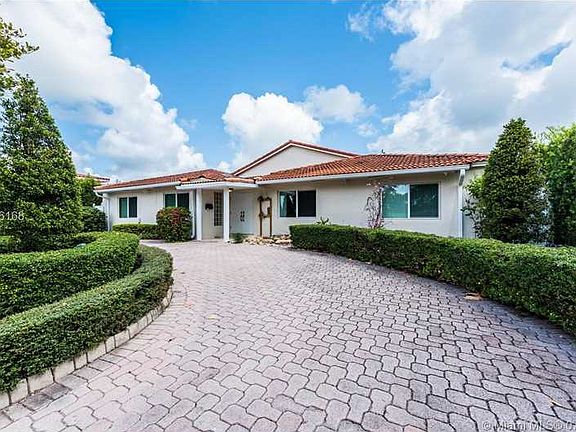 2nd image of 585 Fairway Dr #0